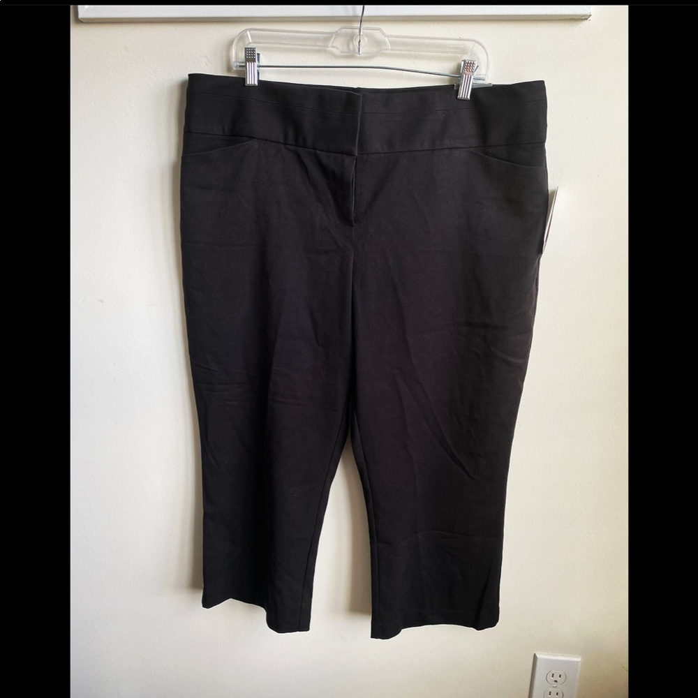 NWT Maurices Smart Capri